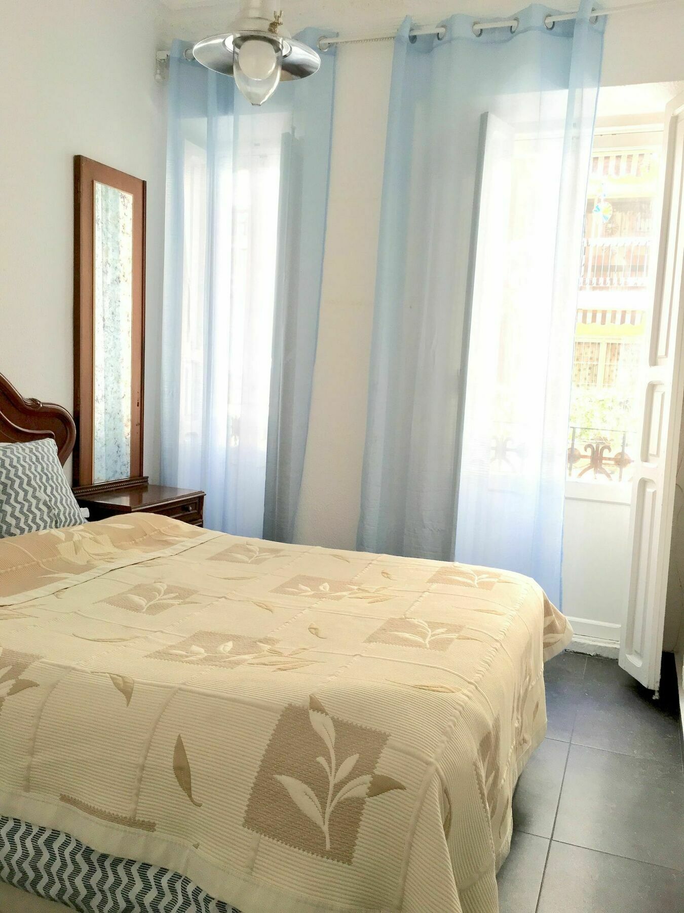 Oyo Ruzafa Guesthouse Valencia Exteriör bild